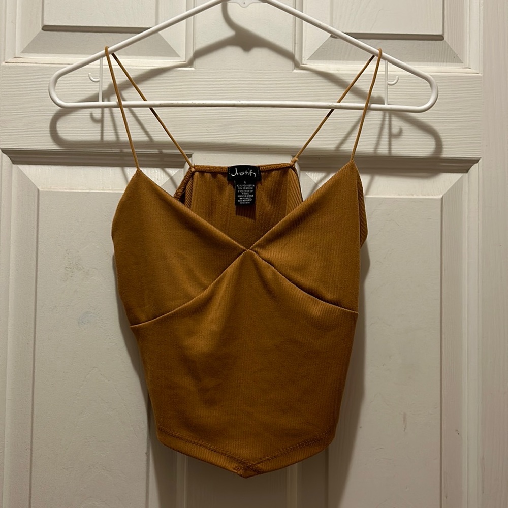 Brown tank with v at the bottom